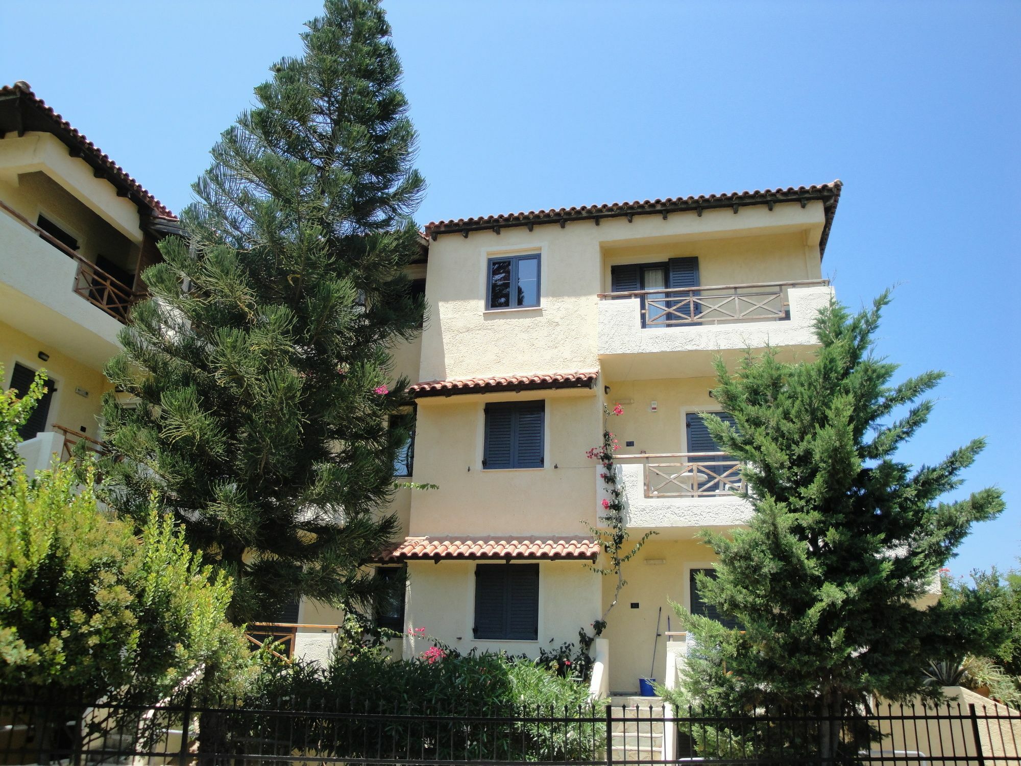 Nancy - Chara Apartments Картерос Экстерьер фото